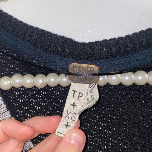 Free People Black, Grey, and White Ombré Sweater - Women’s Size extra small - Picture 4 of 5